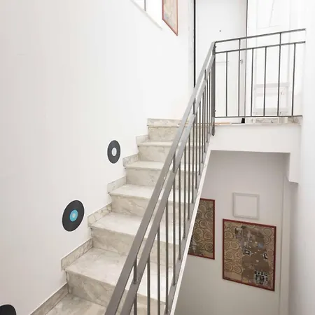 La Maison Des Artistes *